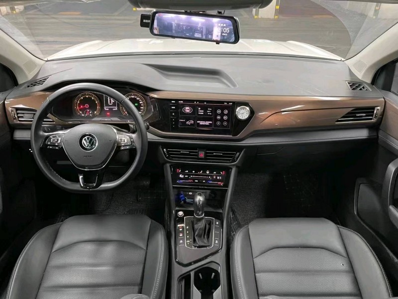 成都21年大众探岳9