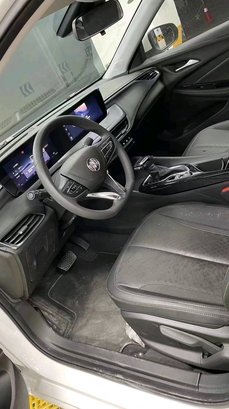 成都23年别克威朗5