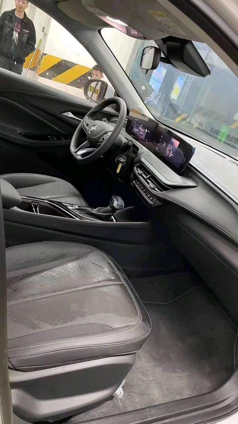 成都23年别克威朗8