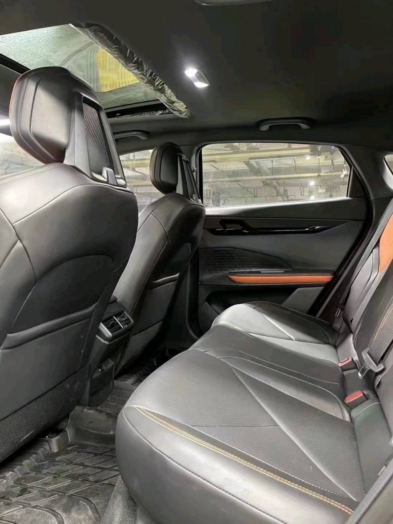 成都23年长安汽车UNI-V6