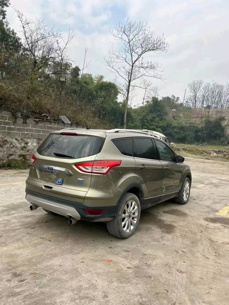 重庆13年福特翼虎9