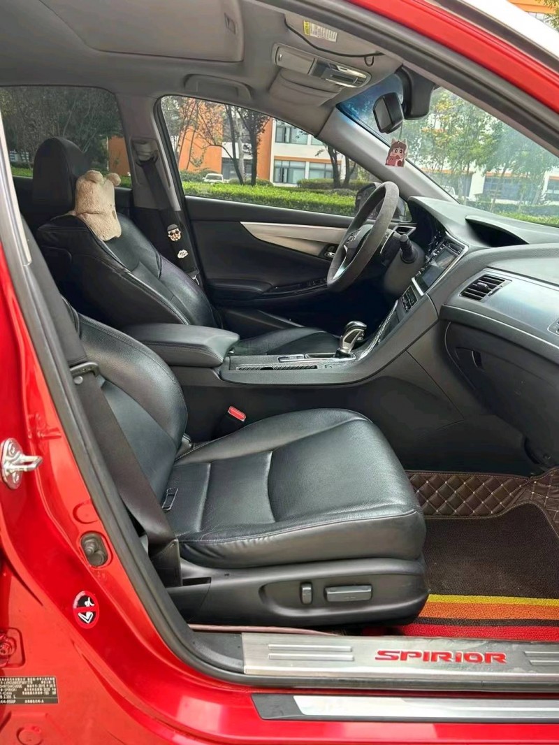 济宁15年本田思铂睿5