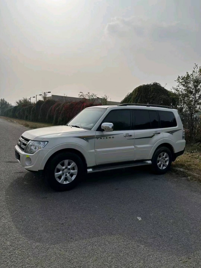 沈阳12年三菱帕杰罗3