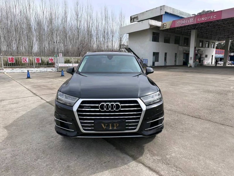 济宁17年奥迪Q71