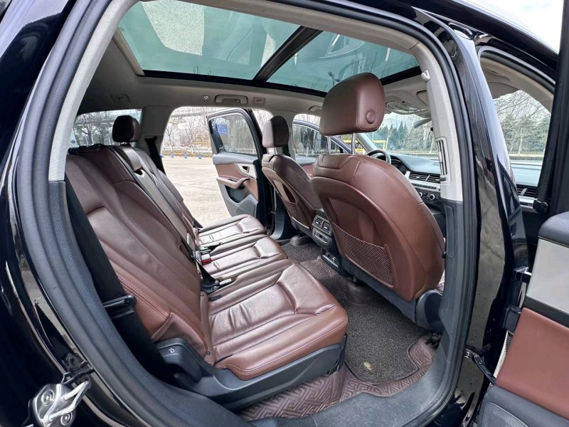 济宁17年奥迪Q75