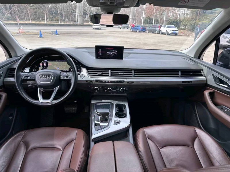 济宁17年奥迪Q76