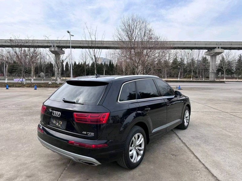 济宁17年奥迪Q77