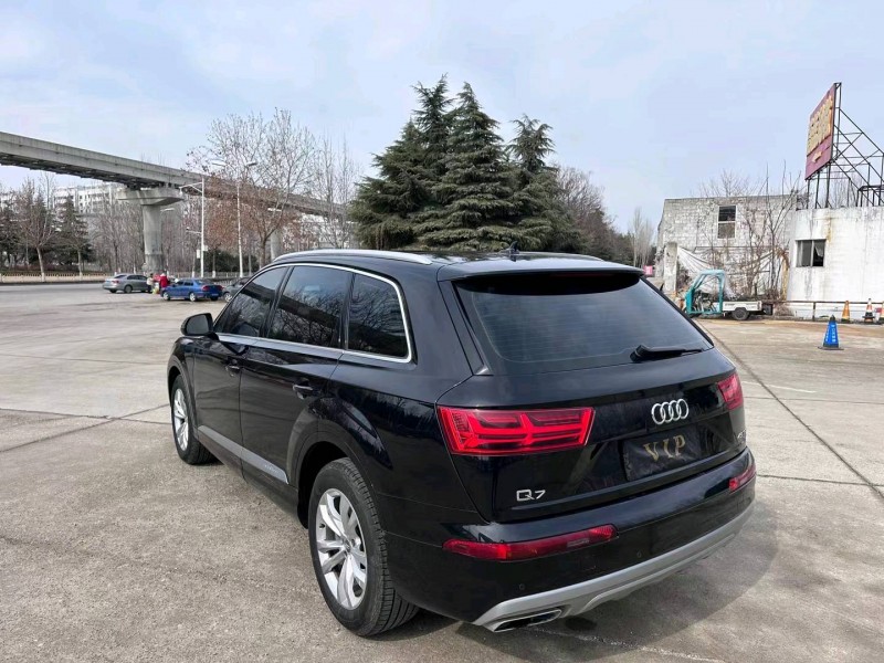 济宁17年奥迪Q78