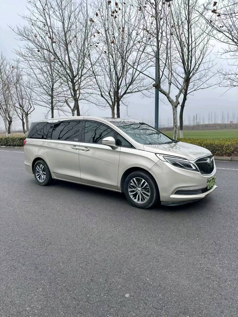 宿迁17年别克GL82