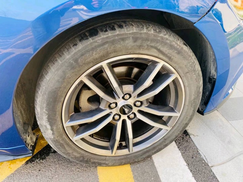 青岛17年福特野马4