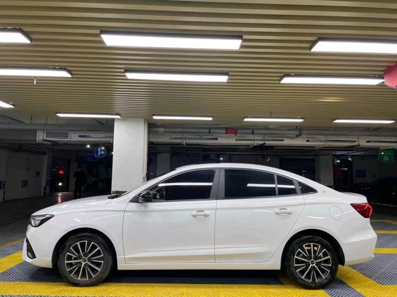 成都22年荣威i53