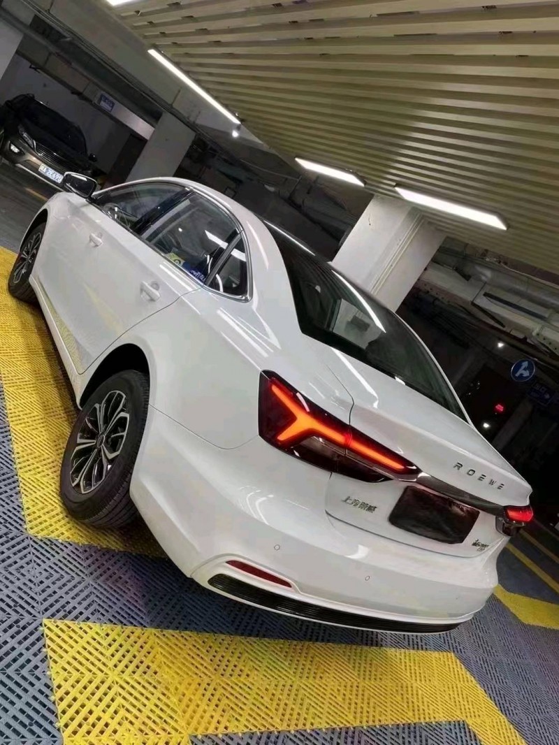 成都23年荣威i64