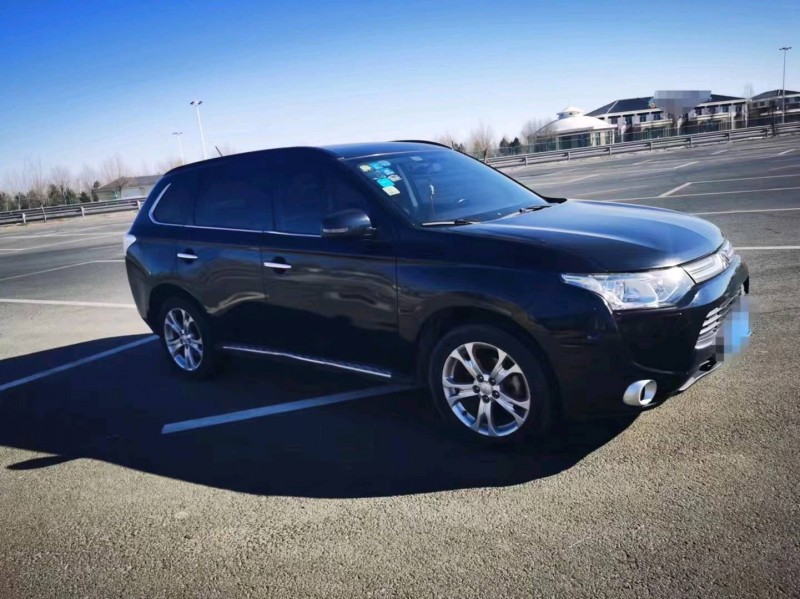 保定13年三菱欧蓝德2