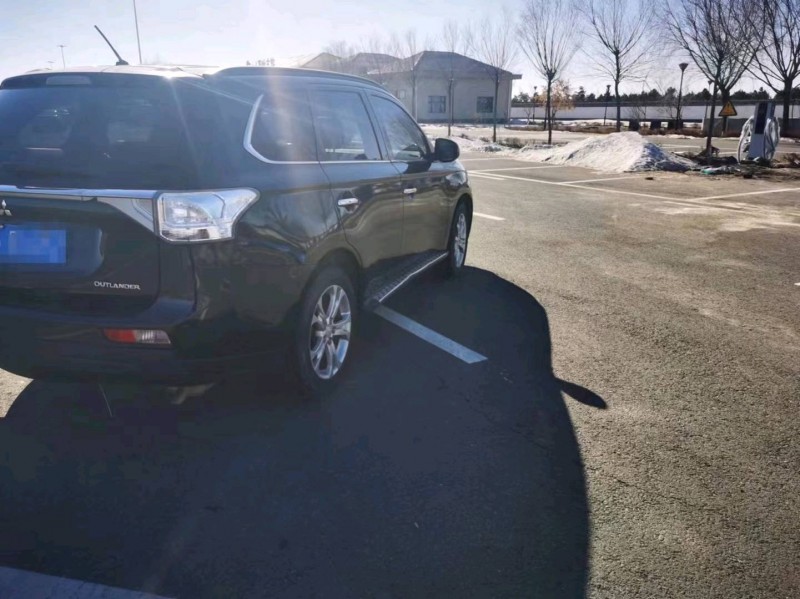 保定13年三菱欧蓝德5