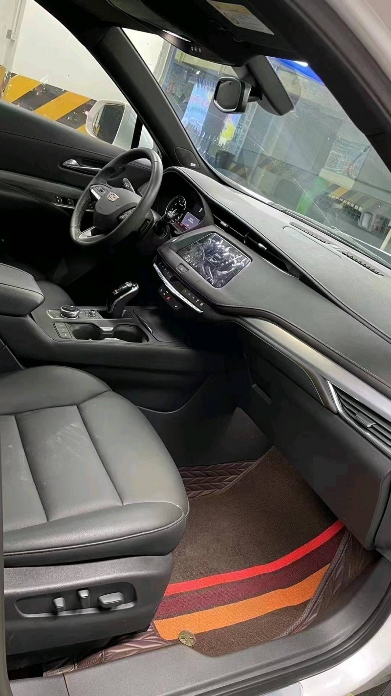 成都21年凯迪拉克XT48