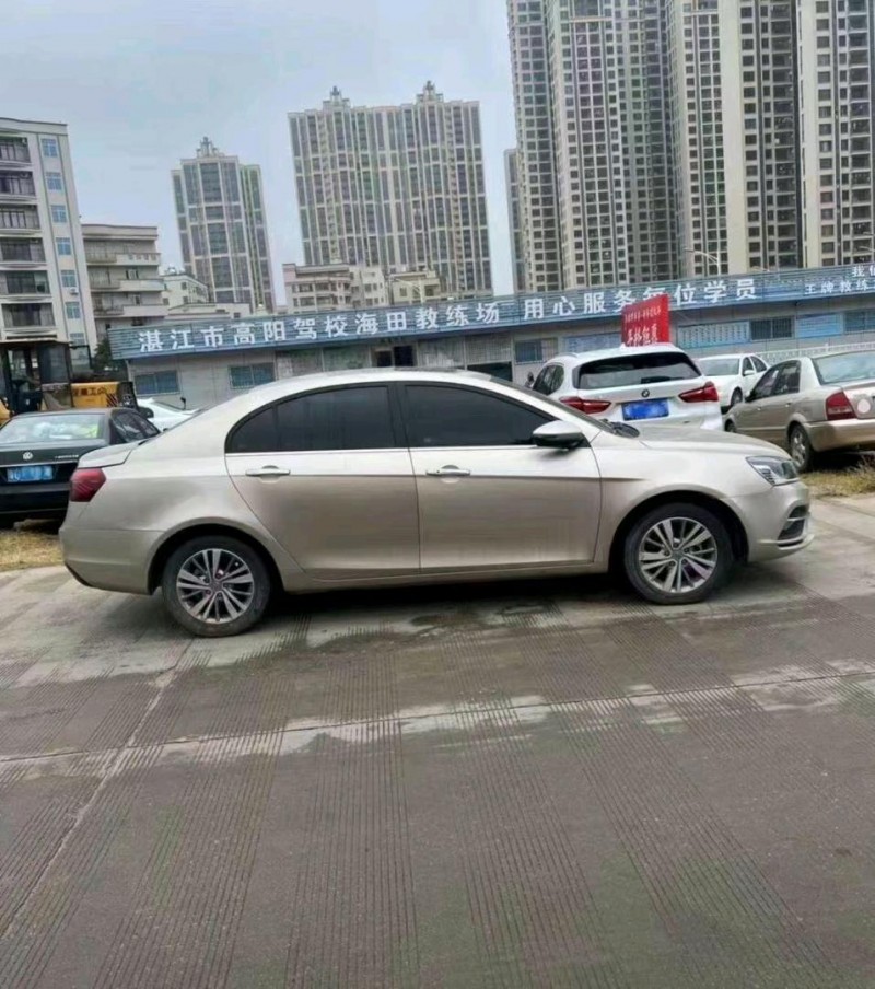 深圳19年吉利帝豪3