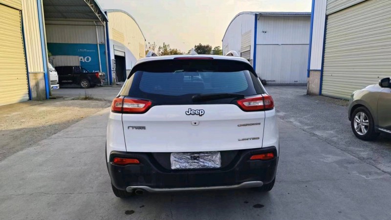 枣庄18年Jeep自由光8