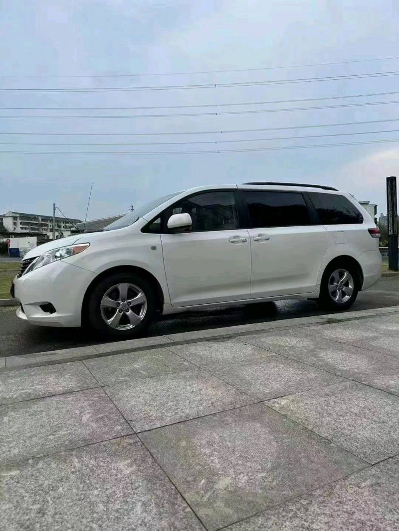 邵阳15年丰田塞纳1