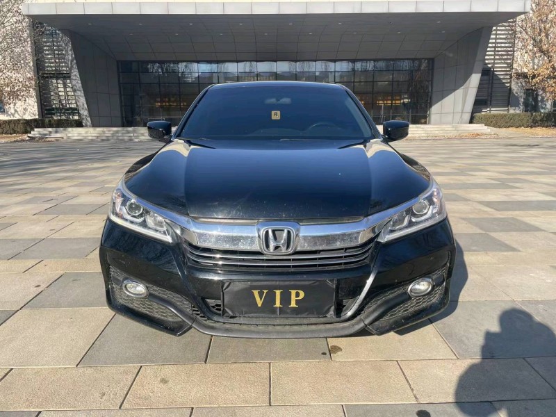 沈阳17年本田雅阁1