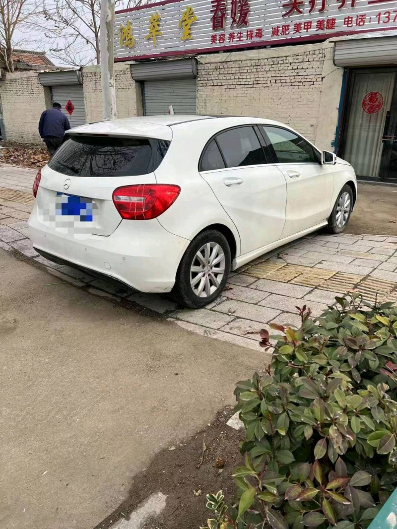东营13年奔驰A3