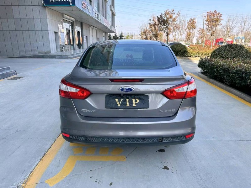 济宁15年福特福克斯9