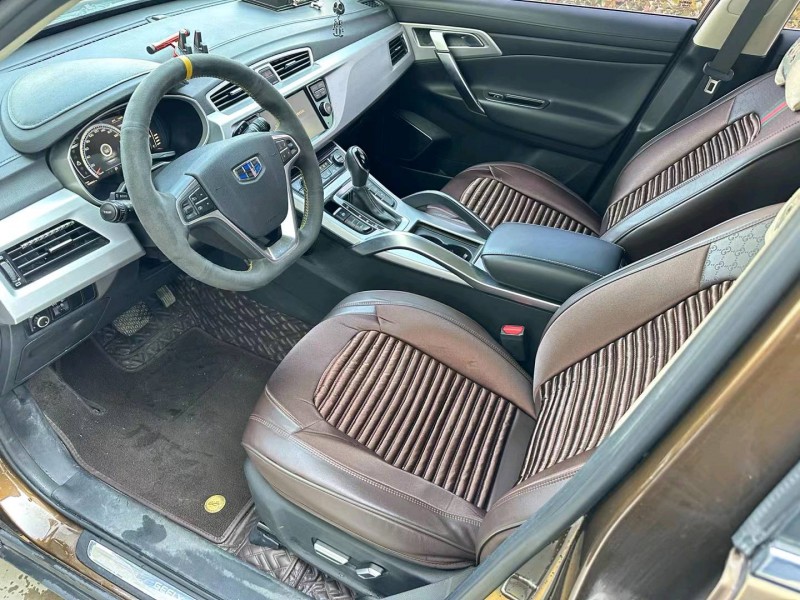 济宁16年吉利博越4