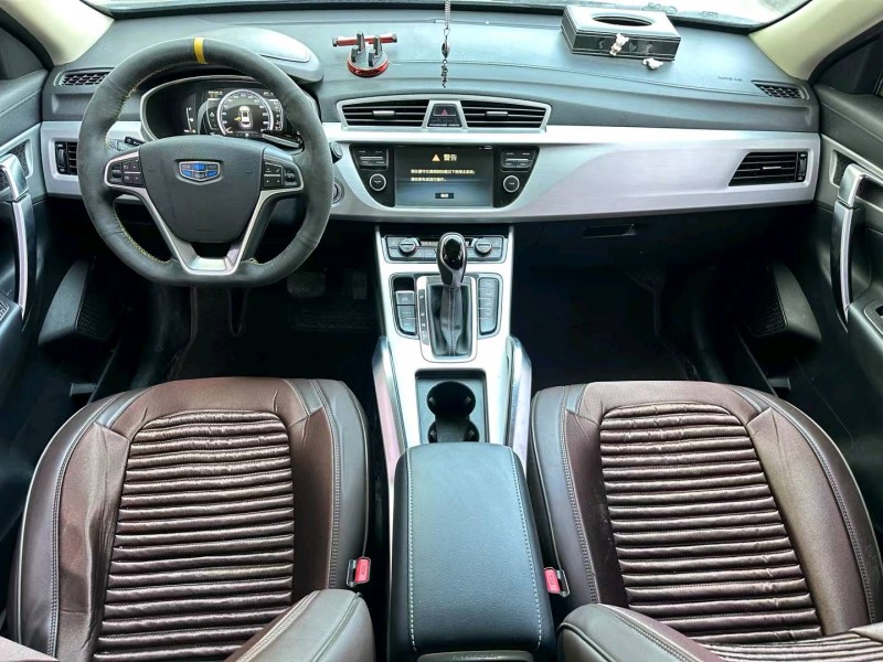 济宁16年吉利博越5