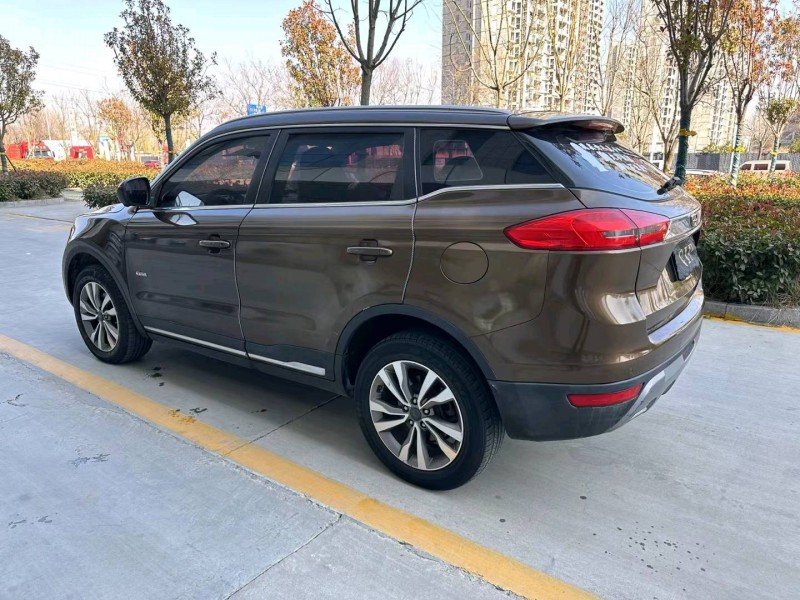 济宁16年吉利博越7