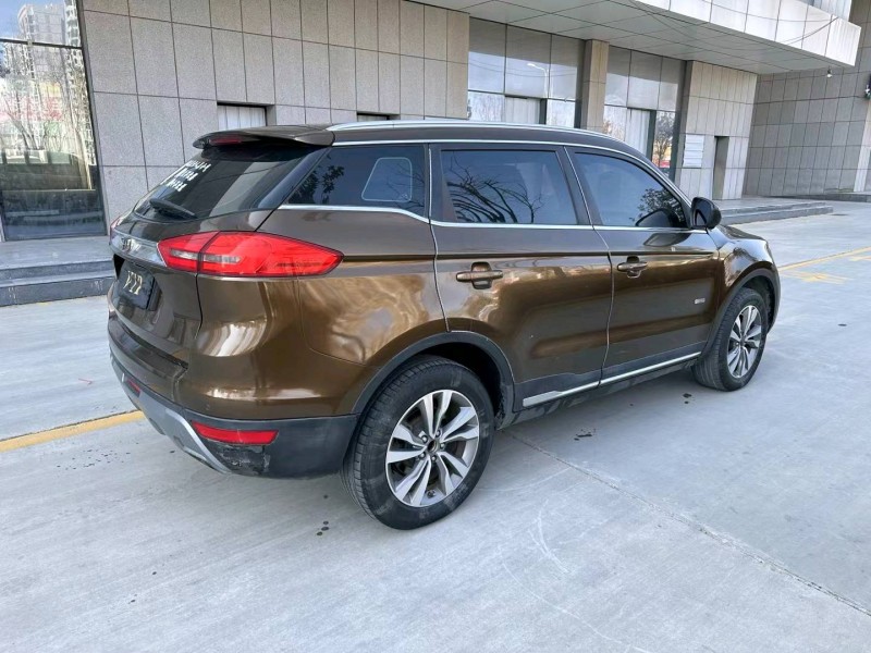 济宁16年吉利博越8