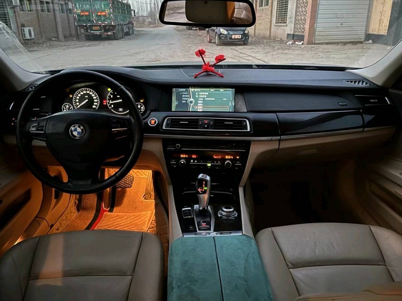 保定10年宝马7系7