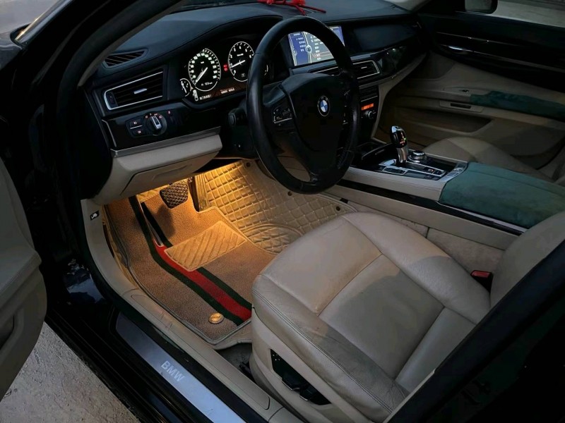 保定10年宝马7系8