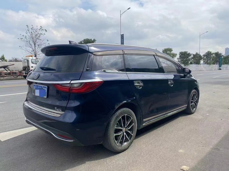 广州18年比亚迪宋MAX7