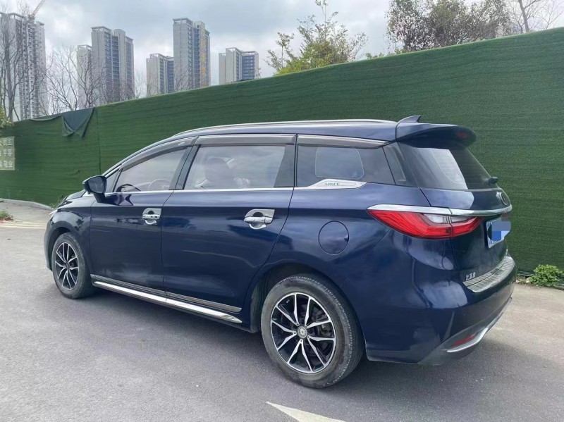 广州18年比亚迪宋MAX8