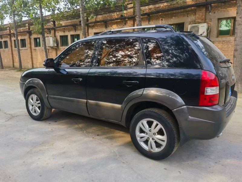 保定13年现代途胜5