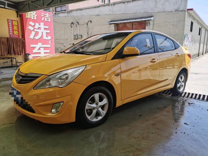 保定13年现代瑞纳2