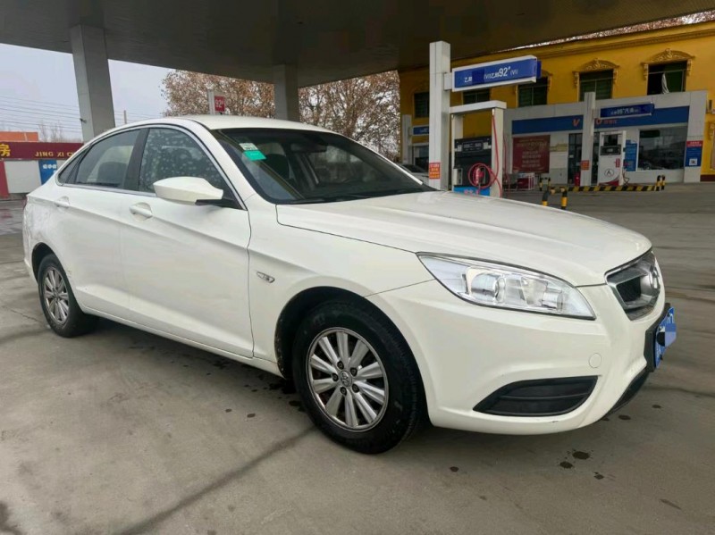 保定15年北汽绅宝D502