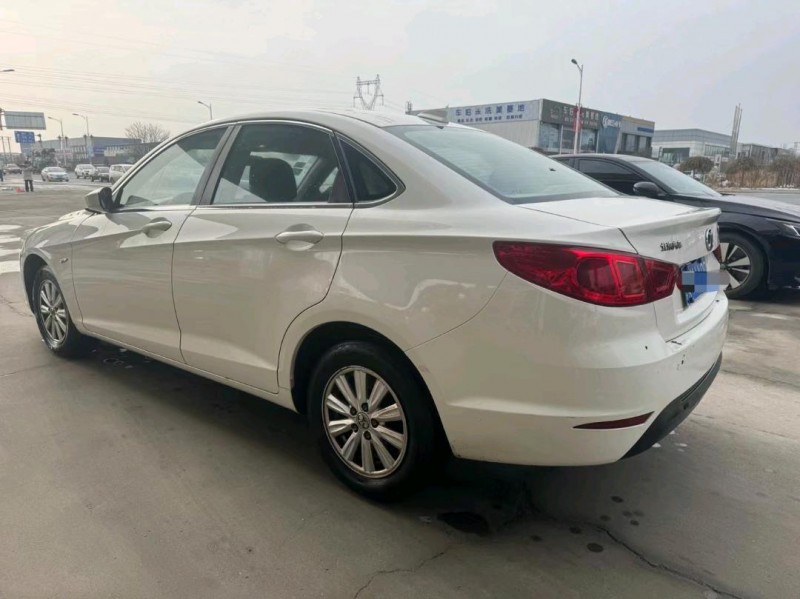 保定15年北汽绅宝D505