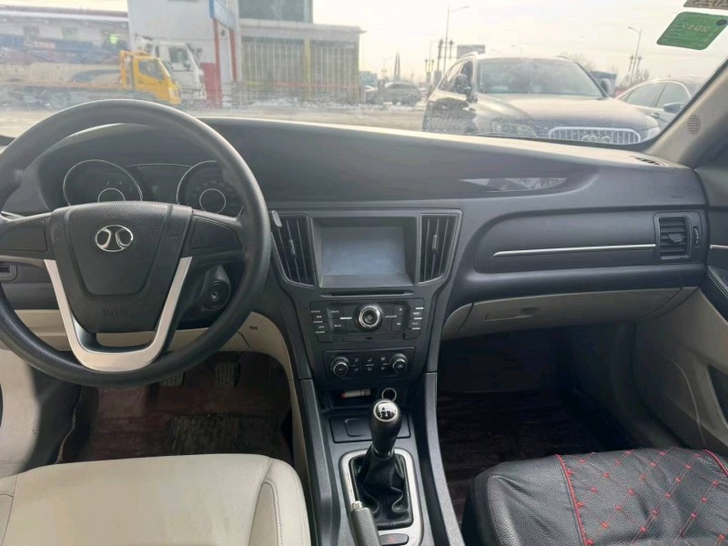 保定15年北汽绅宝D506