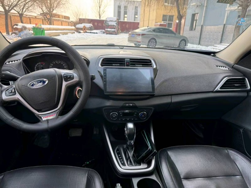 保定15年福特福睿斯7