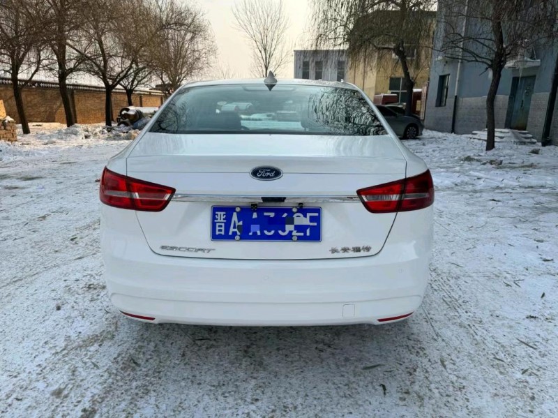 保定15年福特福睿斯9