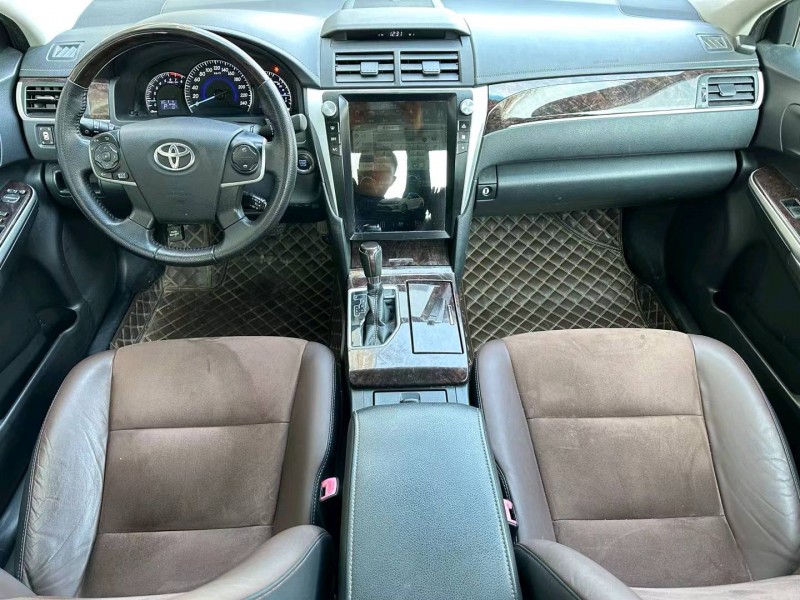 济宁17年丰田凯美瑞5