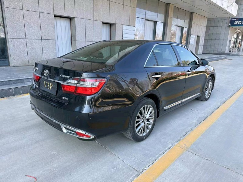 济宁17年丰田凯美瑞8