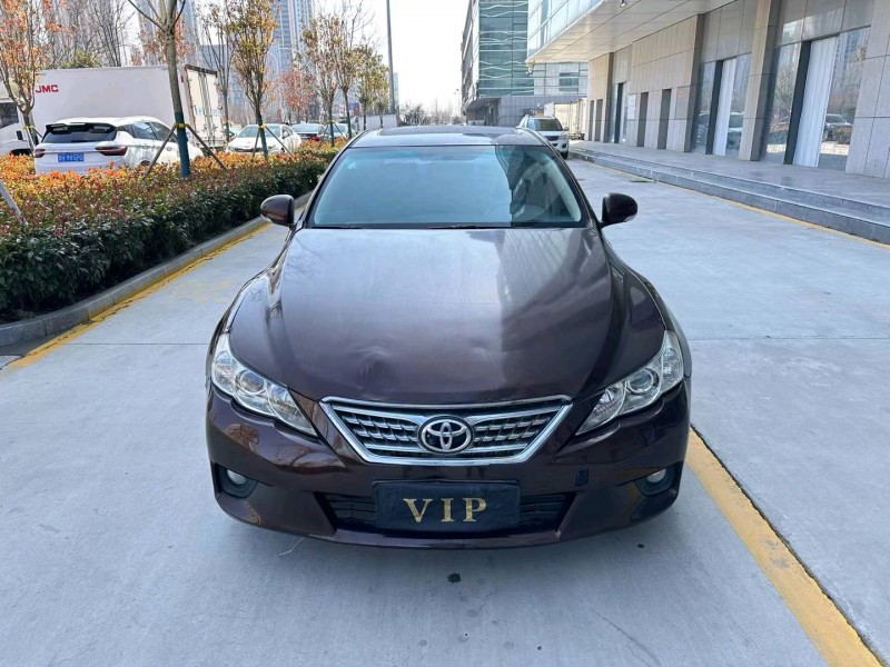 济宁13年丰田锐志1