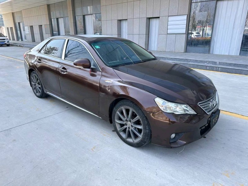 济宁13年丰田锐志3