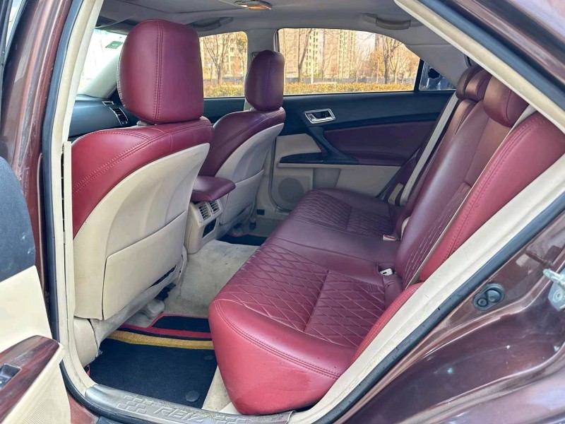 济宁13年丰田锐志4