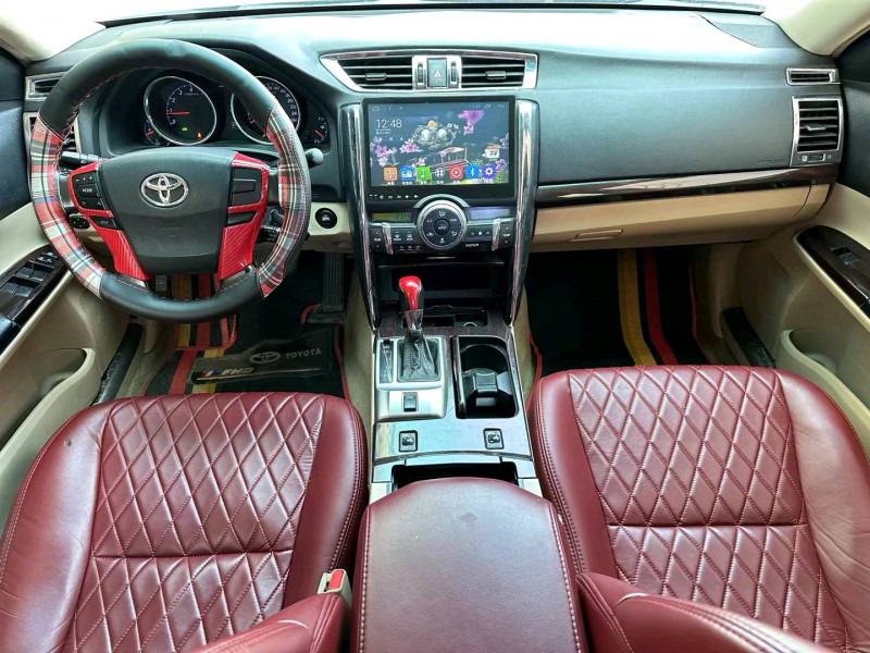 济宁13年丰田锐志6