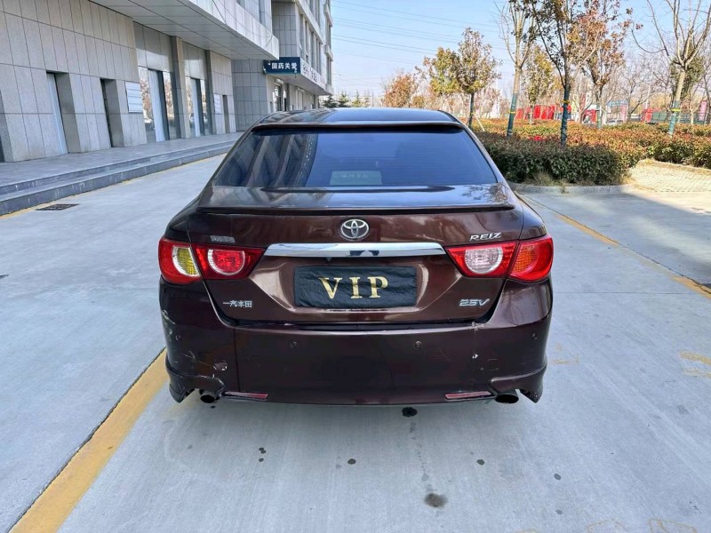 济宁13年丰田锐志9
