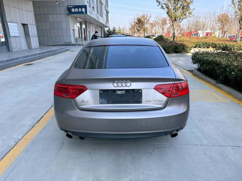 济宁15年奥迪A59