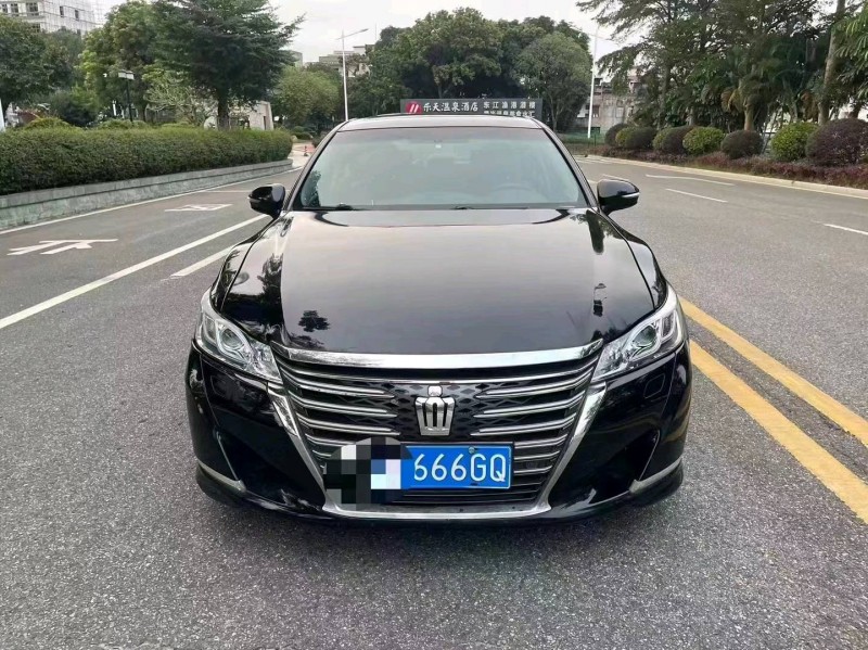 深圳16年丰田皇冠1