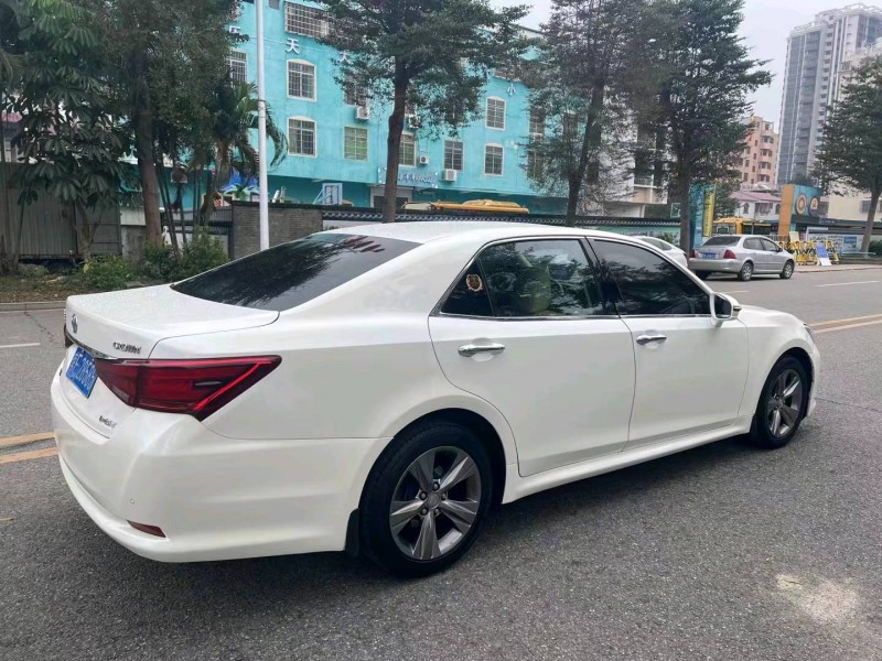 汕头17年丰田皇冠9